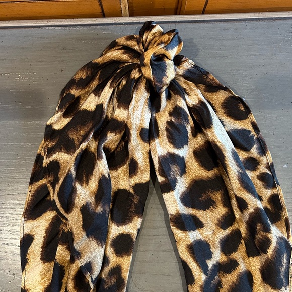 Leopard Print Scarf Scrunchie - Picture 6 of 6